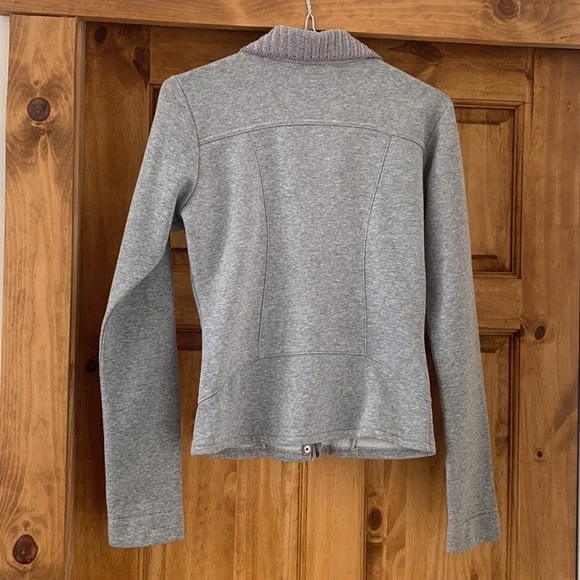 Puma light gray shacket size XS - Picture 7 of 12